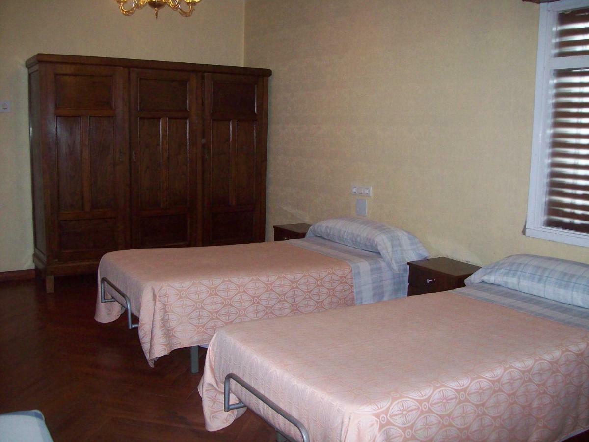 Pension Los Pinos Gijón Exterior foto